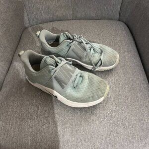 Nike shoes size 6.5 women turquoise